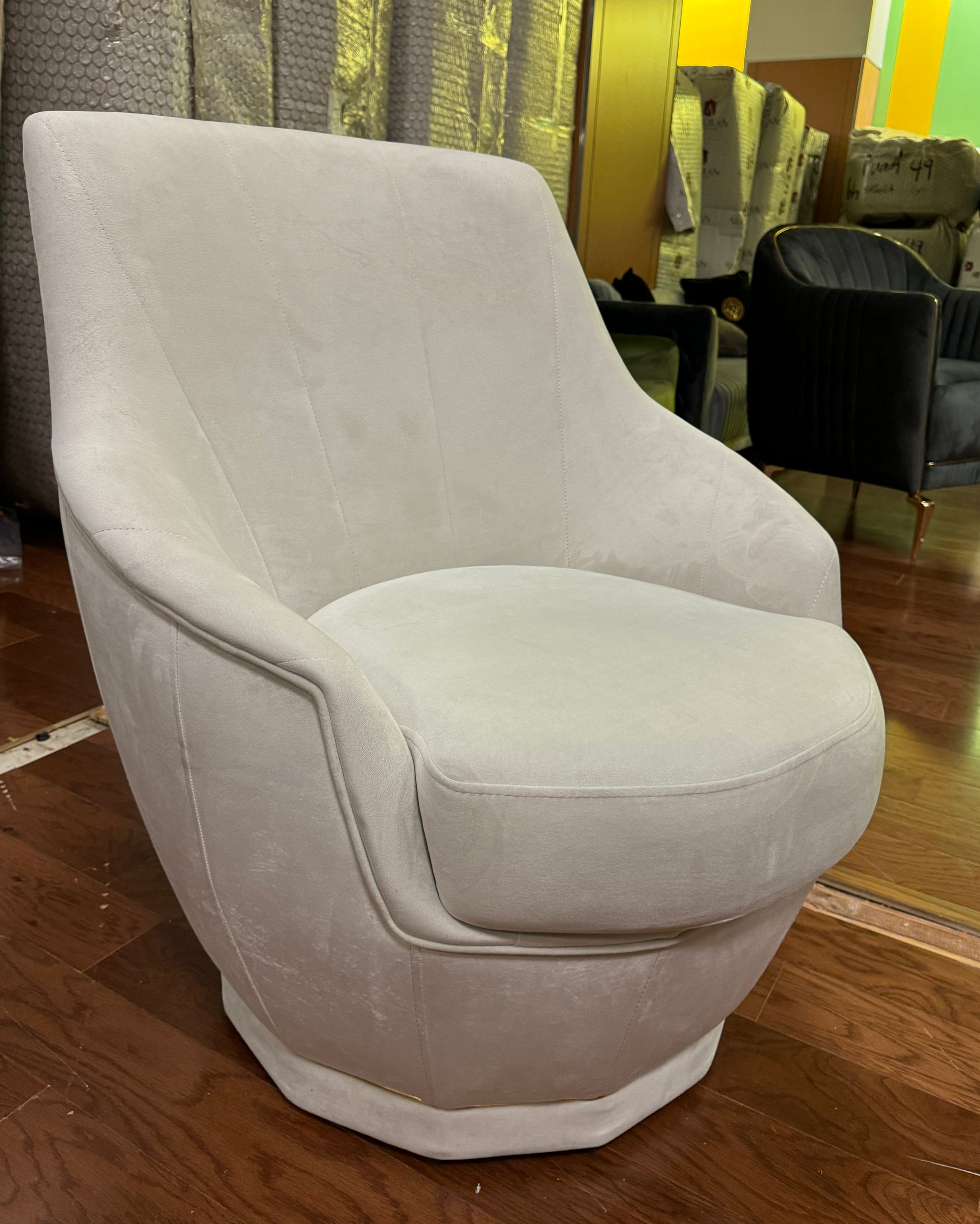 Diamond Accent Chair (Puma01 Cream/ Gold) - GLARA HOME
