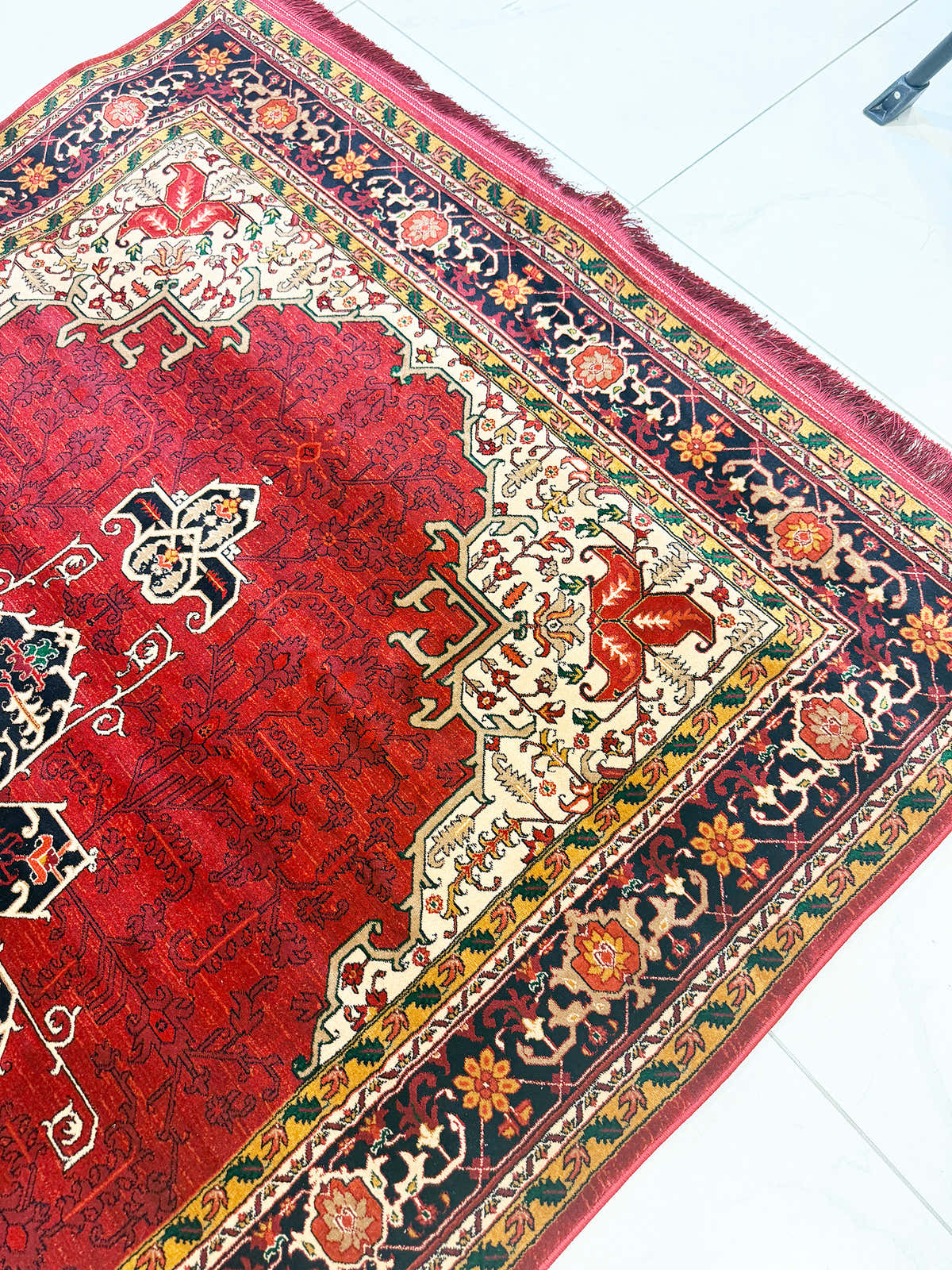Qashqai Traditional Persian Rug 700 Reed – Red Floral Medallion | Glara Shop ( Code 260) - GLARA HOME