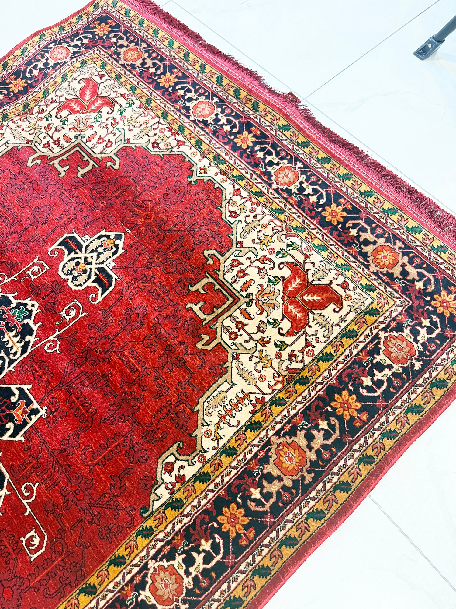 Qashqai Traditional Persian Rug 700 Reed – Red Floral Medallion | Glara Shop ( Code 260) - GLARA HOME