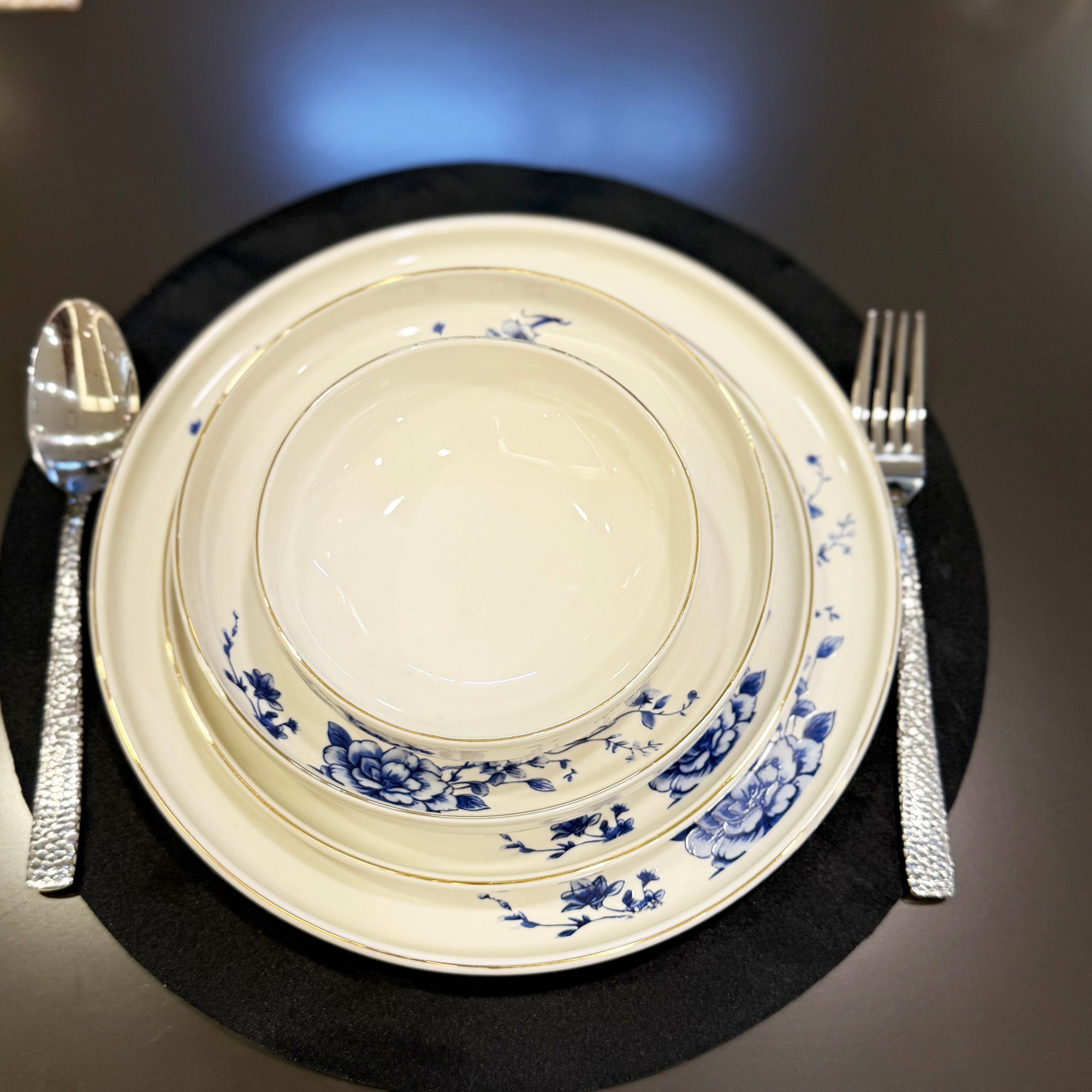 Royal Blue 26-Pieces Bone China Dinner Set – 24K Gold Rim & Floral Elegance (SD-261)