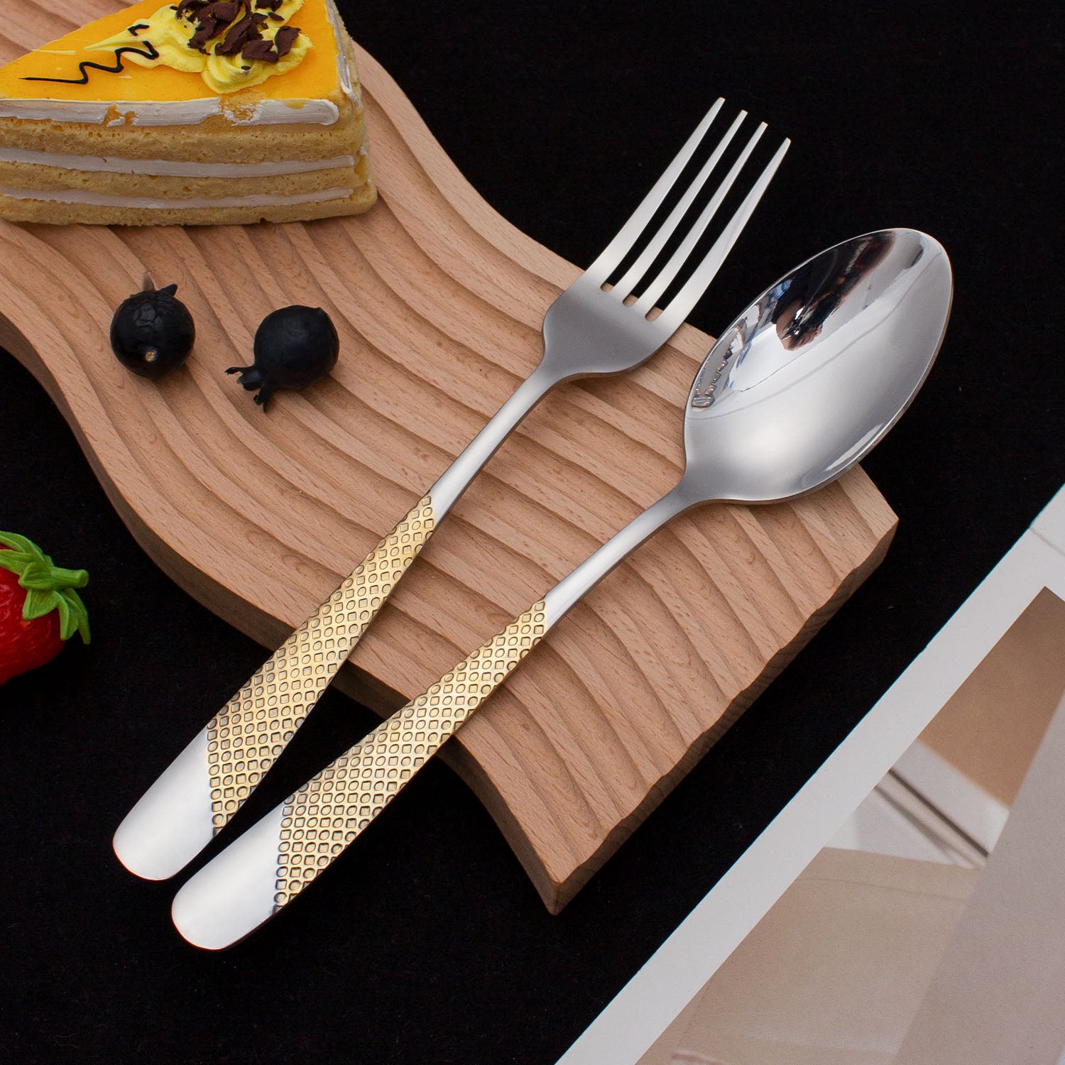 Hammered stainless / Gold Spoon & Fork Dinner Ware - GLARA HOME